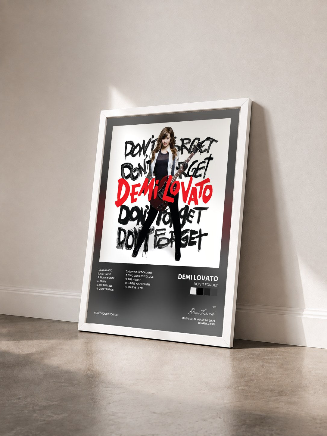 #blanc Tableau de l'album Don't Forget de Demi Lovato vu de trois quarts, cadre blanc