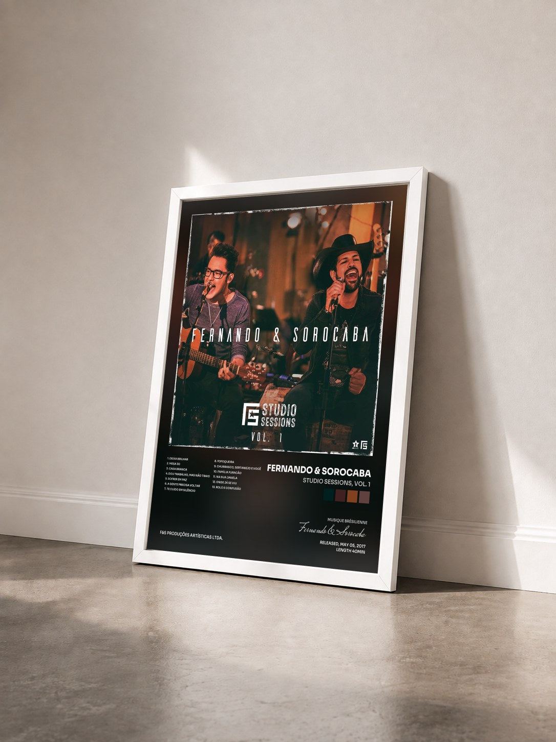 #blanc Tableau de l'album Studio Sessions, Vol. 1 de Fernando & Sorocaba vu de trois quarts, cadre blanc