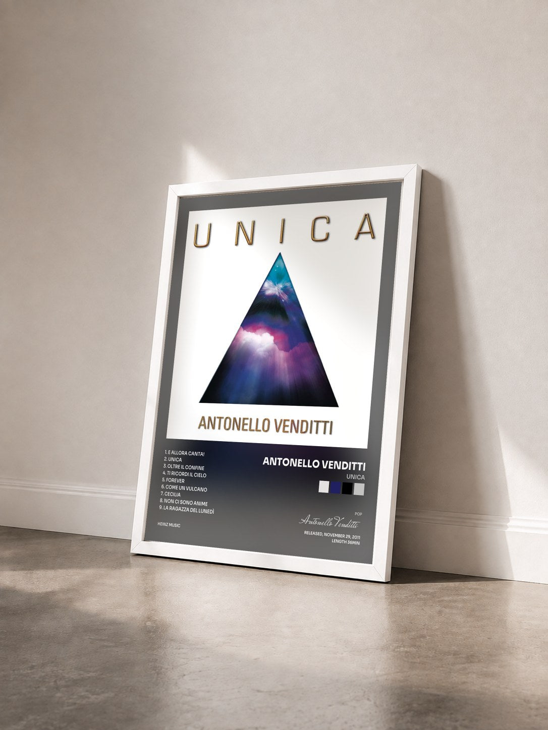 #blanc Tableau de l'album Unica de Antonello Venditti vu de trois quarts, cadre blanc