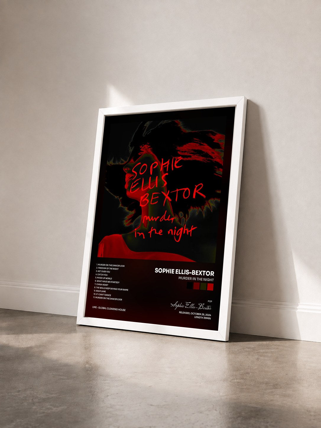 #blanc Tableau de l'album Murder In The Night de Sophie Ellis-Bextor vu de trois quarts, cadre blanc