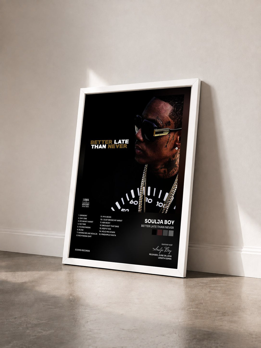 #blanc Tableau de l'album Better Late Than Never de Soulja Boy vu de trois quarts, cadre blanc