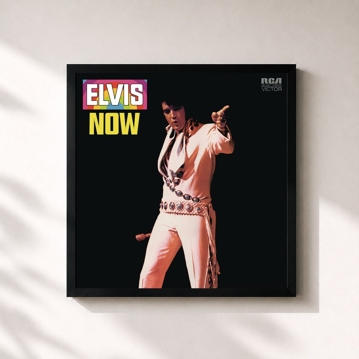 #noir Elvis Now de Elvis Presley en lámina cuadrada enmarcada, marco negro de 32x32 cm
