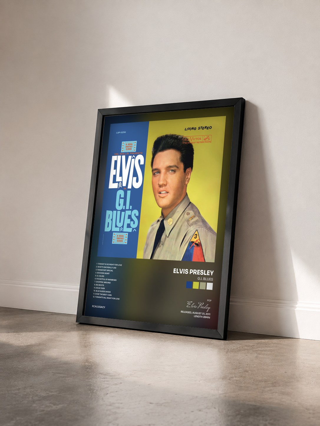 #noir G.I. Blues de Elvis Presley en lámina enmarcada vista de tres cuartos, marco negro