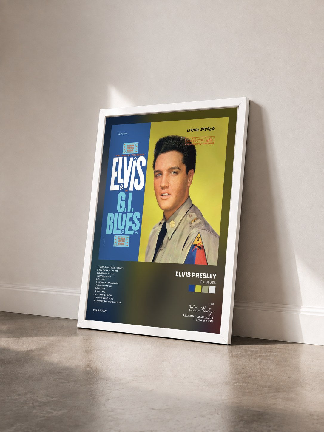 #blanc G.I. Blues de Elvis Presley en lámina enmarcada vista de tres cuartos, marco blanco