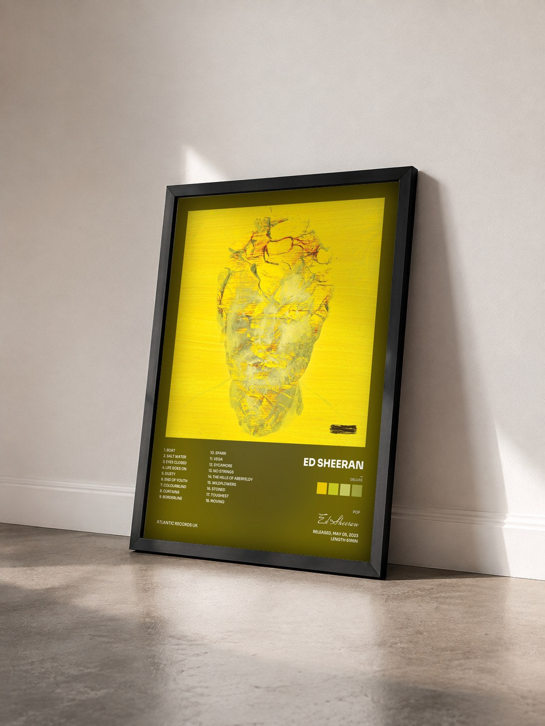 #noir - (Deluxe) von Ed Sheeran als gerahmter Kunstdruck von schräg gesehen, schwarzer Rahmen