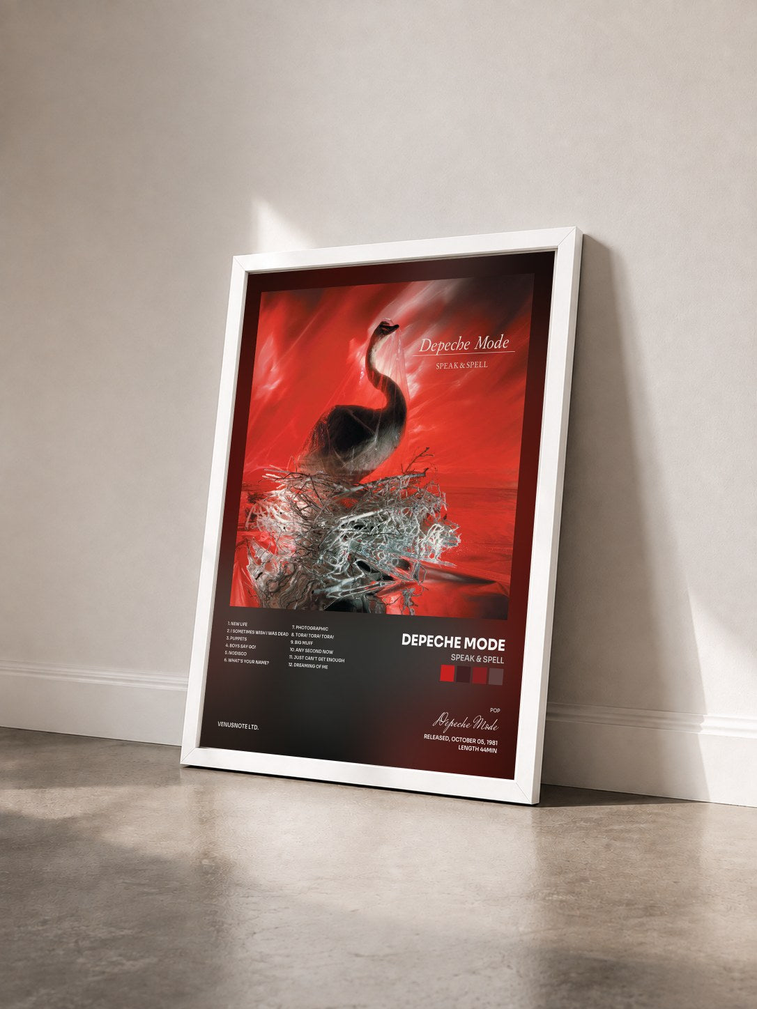 #blanc Speak & Spell von Depeche Mode als gerahmter Kunstdruck von schräg gesehen, weißer Rahmen