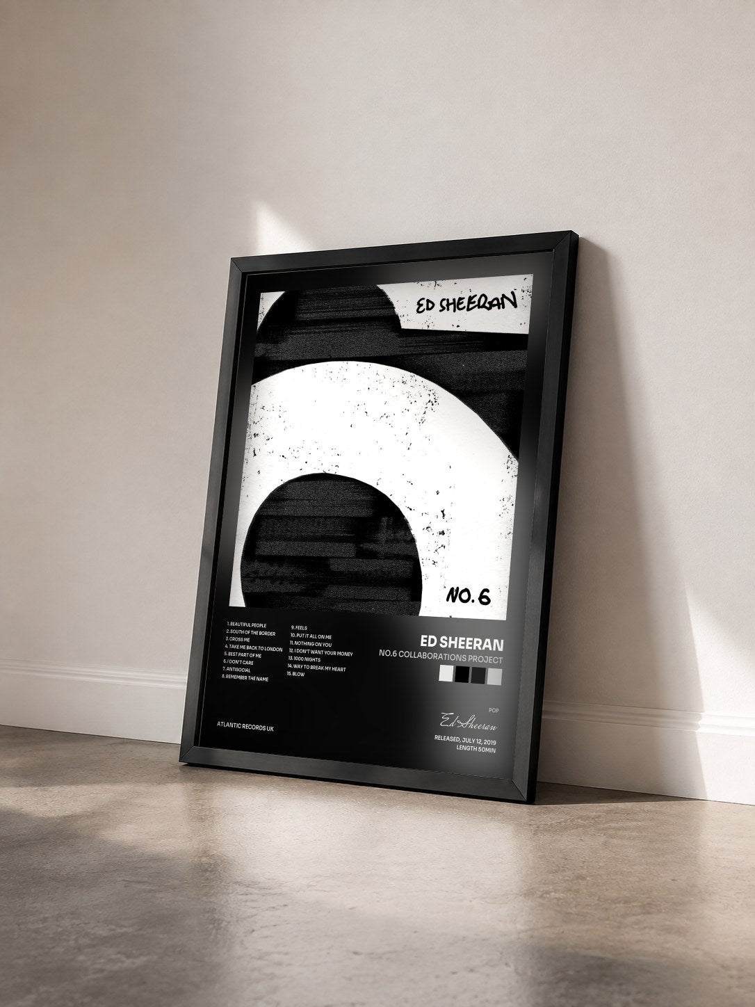 #noir Tableau de l'album No.6 Collaborations Project de Ed Sheeran vu de trois quarts, cadre noir