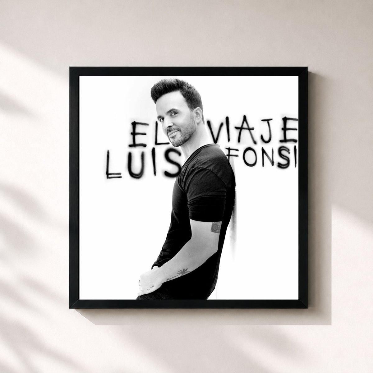#noir El Viaje de Luis Fonsi en lámina cuadrada enmarcada, marco negro de 32x32 cm