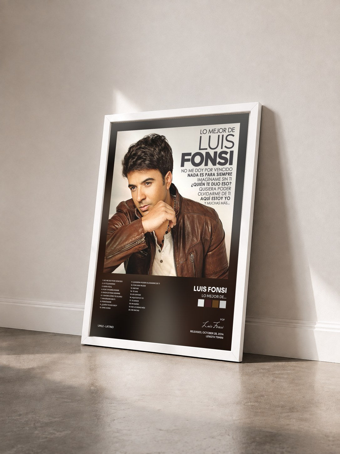 #blanc Lo Mejor De... de Luis Fonsi en lámina enmarcada vista de tres cuartos, marco blanco