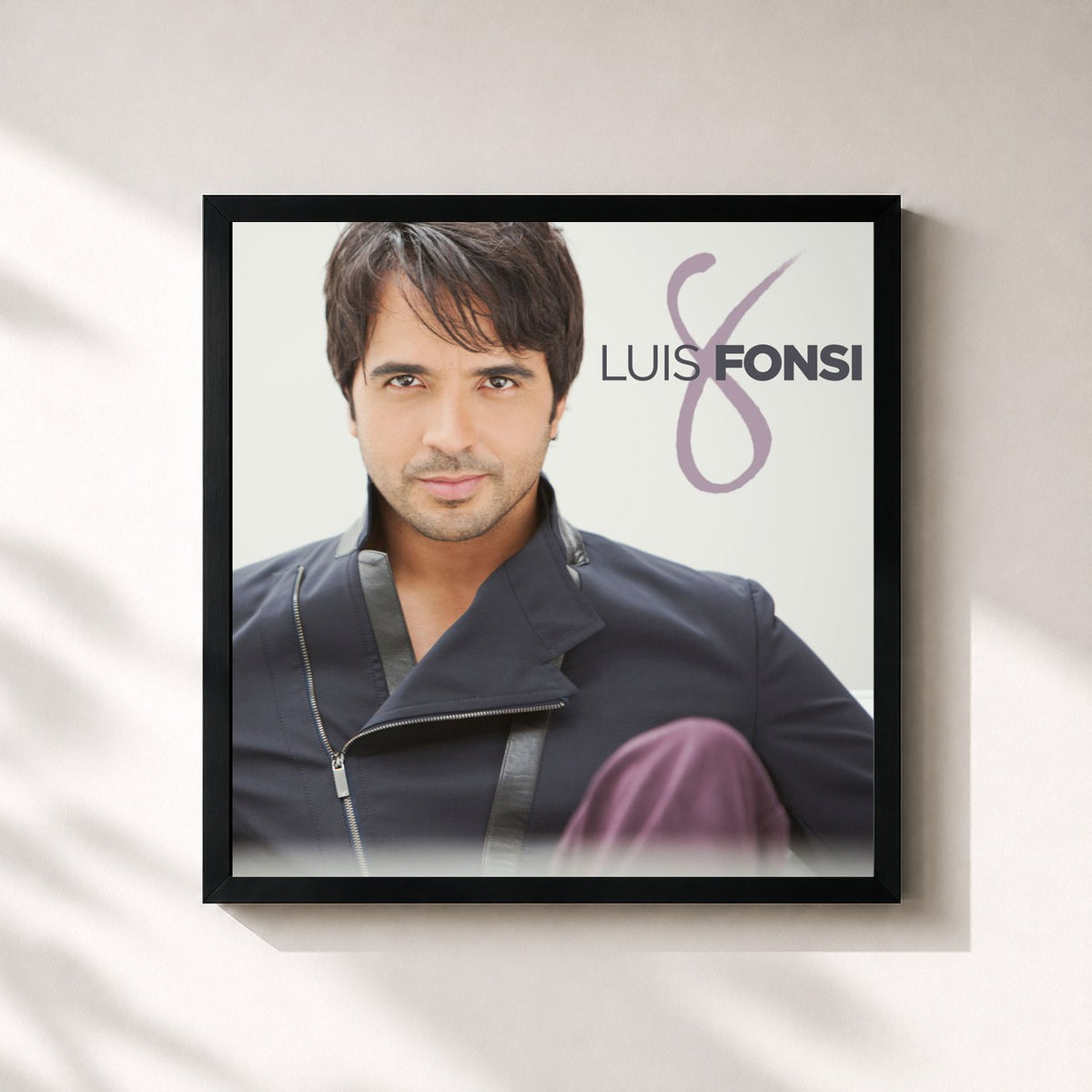 #noir 8 de Luis Fonsi en lámina cuadrada enmarcada, marco negro de 32x32 cm