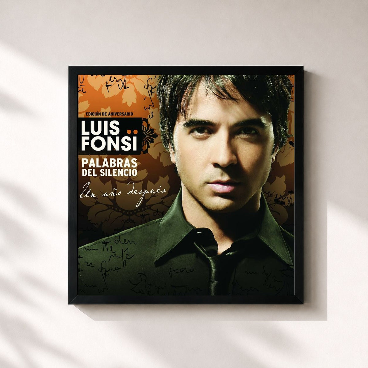 #noir Palabras Del Silencio (Edición Aniversario - Un Año Despues) de Luis Fonsi en lámina cuadrada enmarcada, marco negro de 32x32 cm