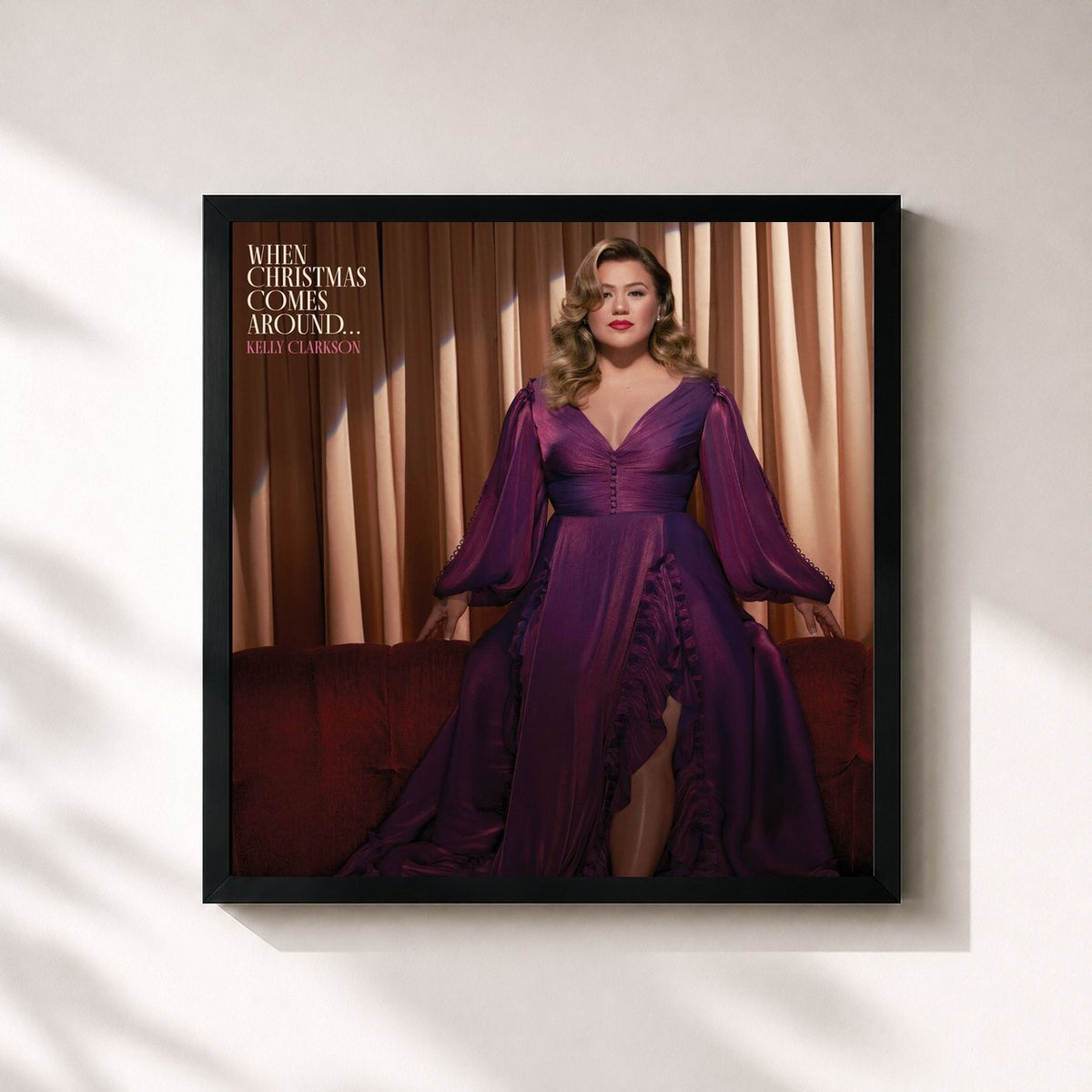 #noir Tableau carré de l'album When Christmas Comes Around... de Kelly Clarkson, cadre noir 32x32 cm