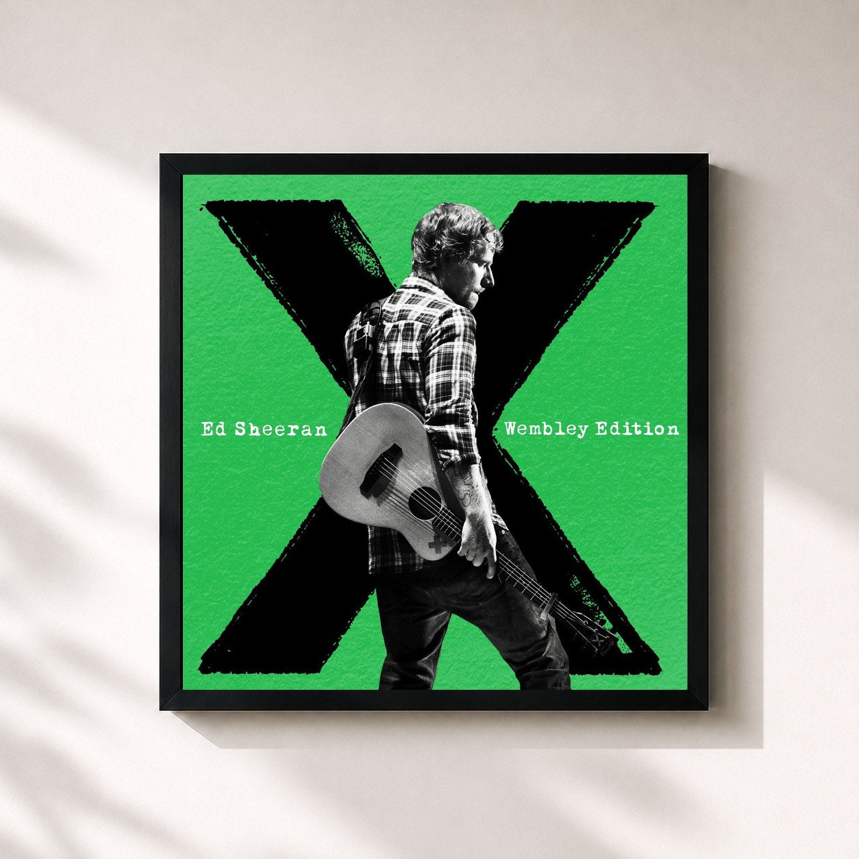 #noir x (Wembley Edition) de Ed Sheeran en lámina cuadrada enmarcada, marco negro de 32x32 cm