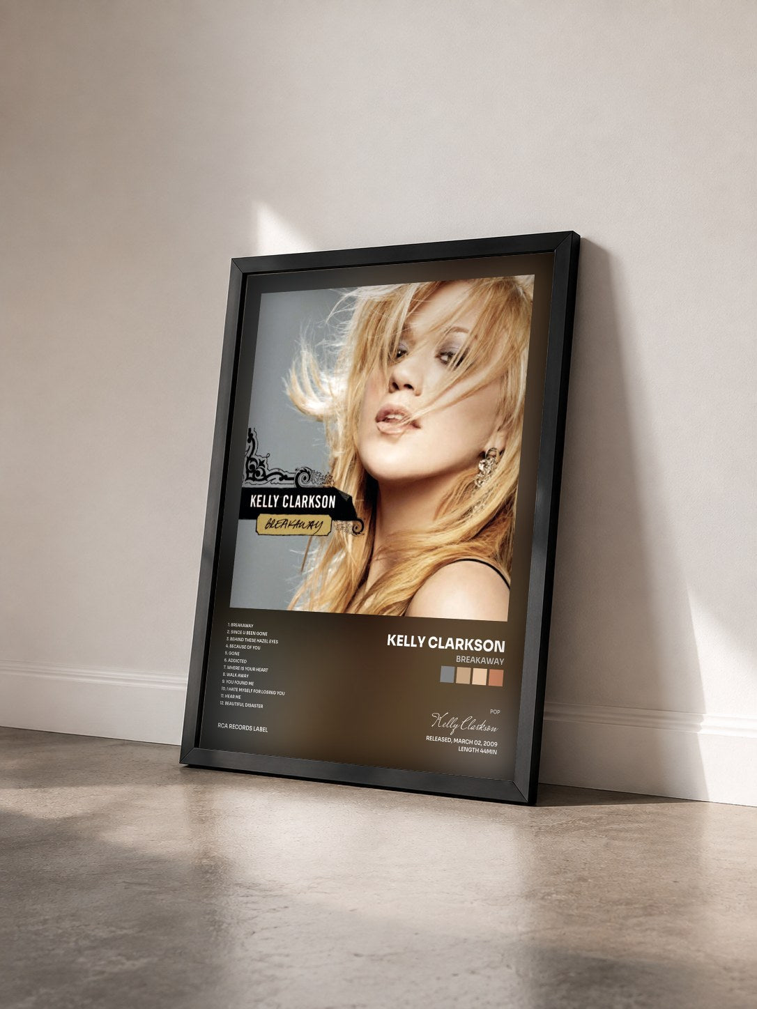 #noir Tableau de l'album Breakaway de Kelly Clarkson vu de trois quarts, cadre noir