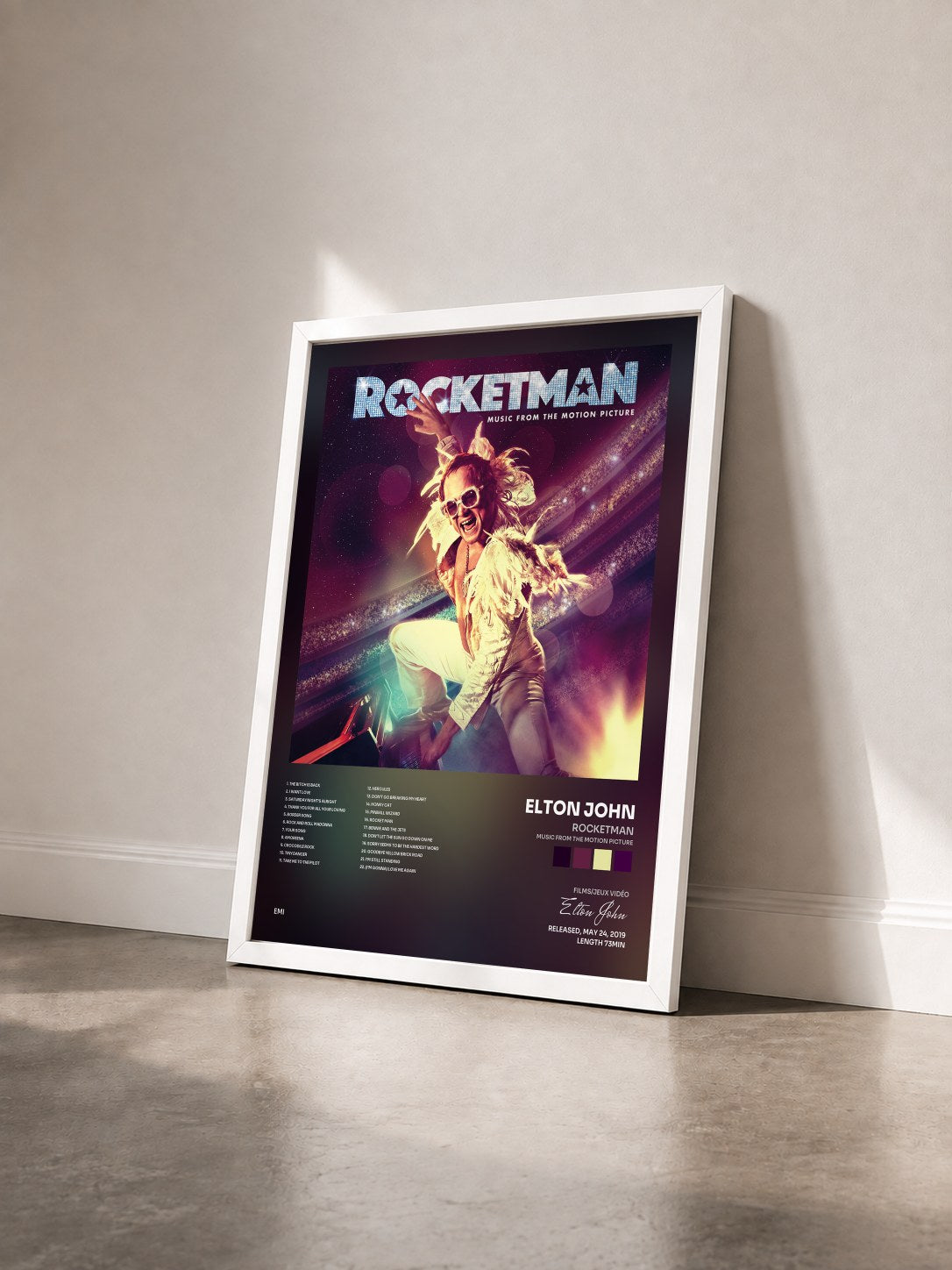 #blanc Tableau de l'album Rocketman (Music From The Motion Picture) de Elton John vu de trois quarts, cadre blanc