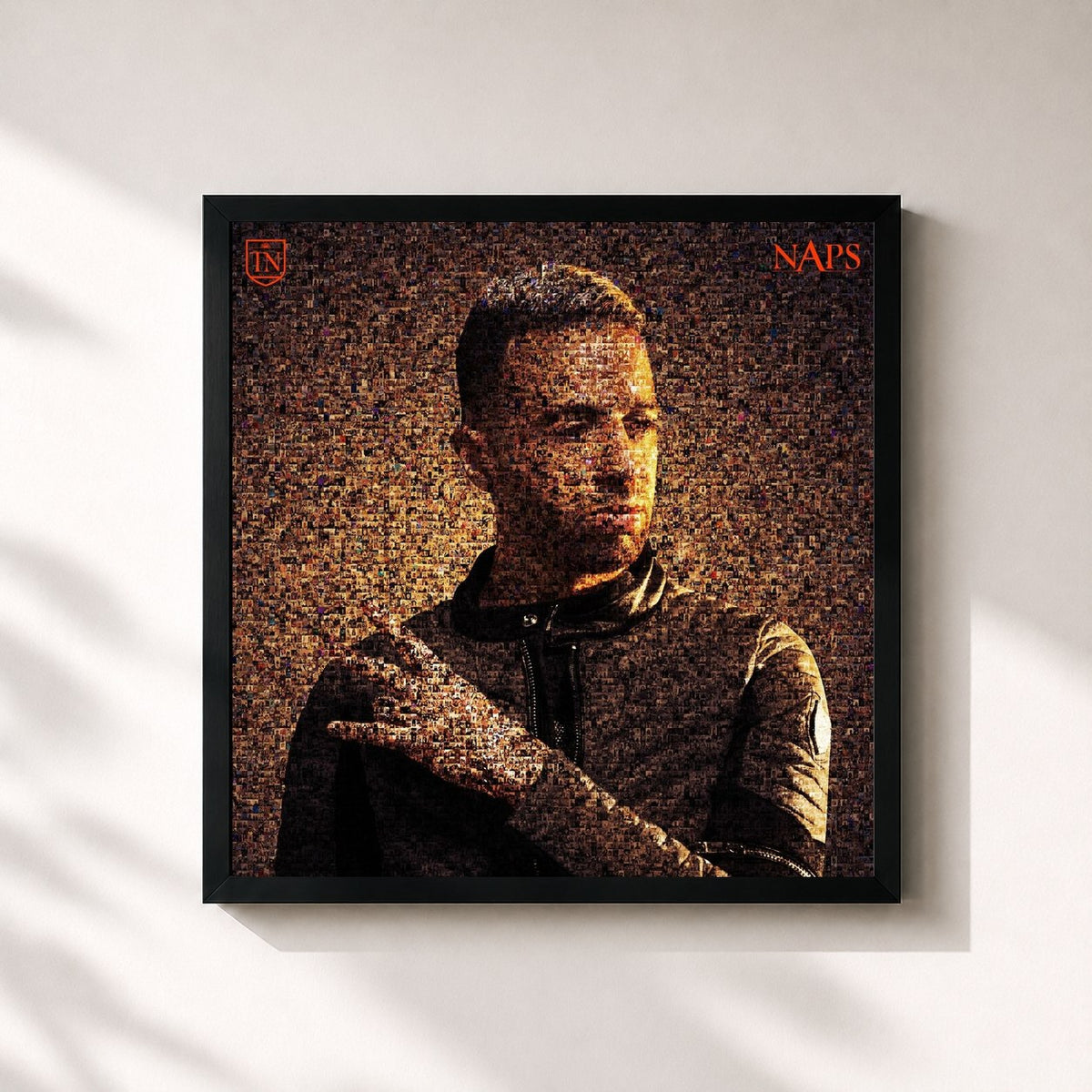 #noir Tableau carré de l'album La TN (Team Naps) de Naps, cadre noir 32x32 cm