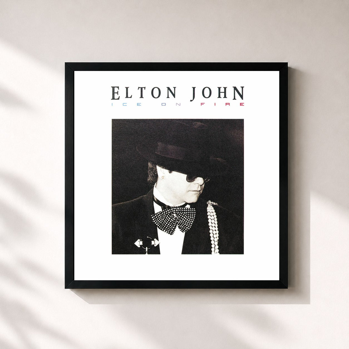 #noir Tableau carré de l'album Ice On Fire de Elton John, cadre noir 32x32 cm