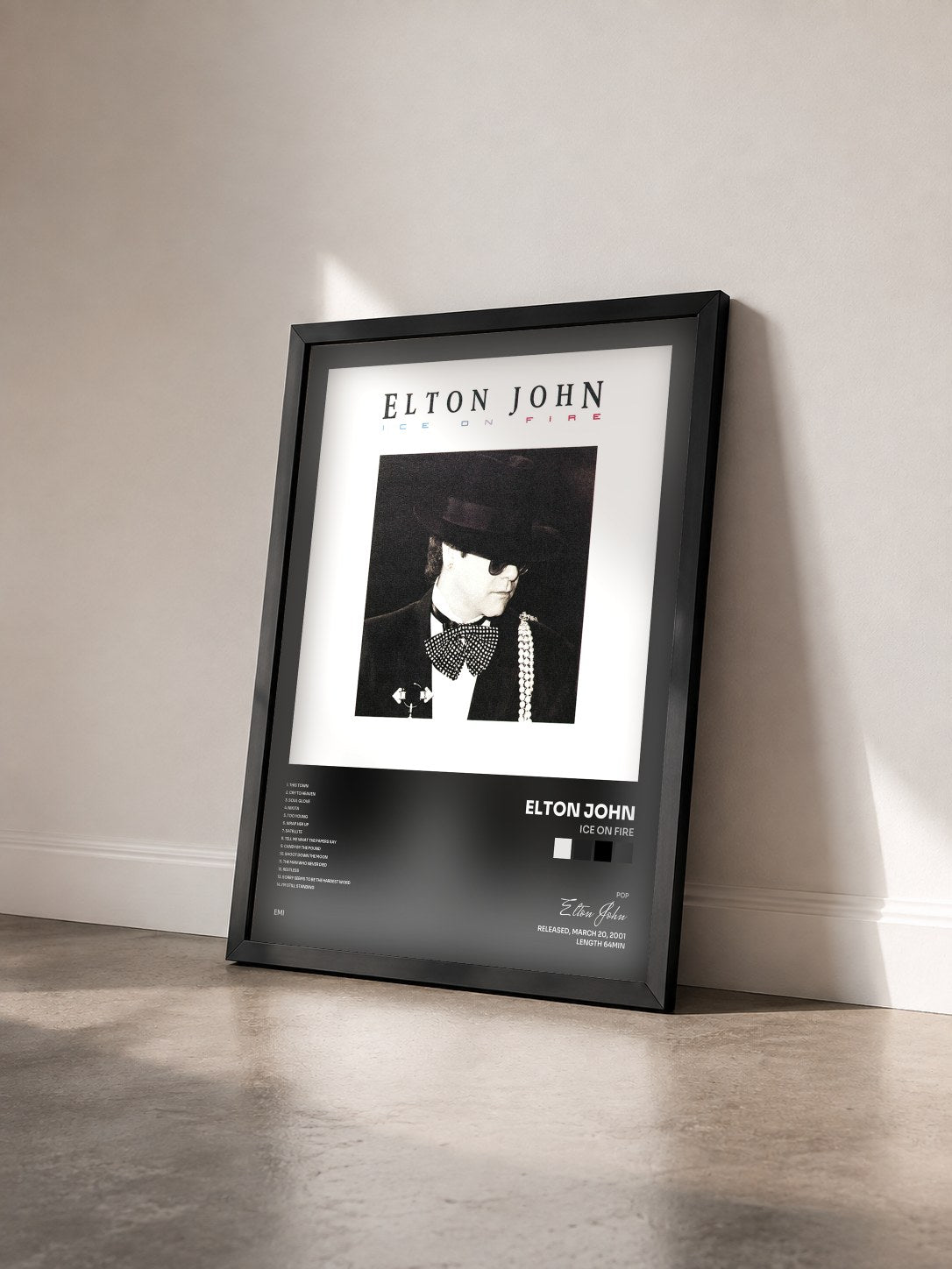 #noir Tableau de l'album Ice On Fire de Elton John vu de trois quarts, cadre noir