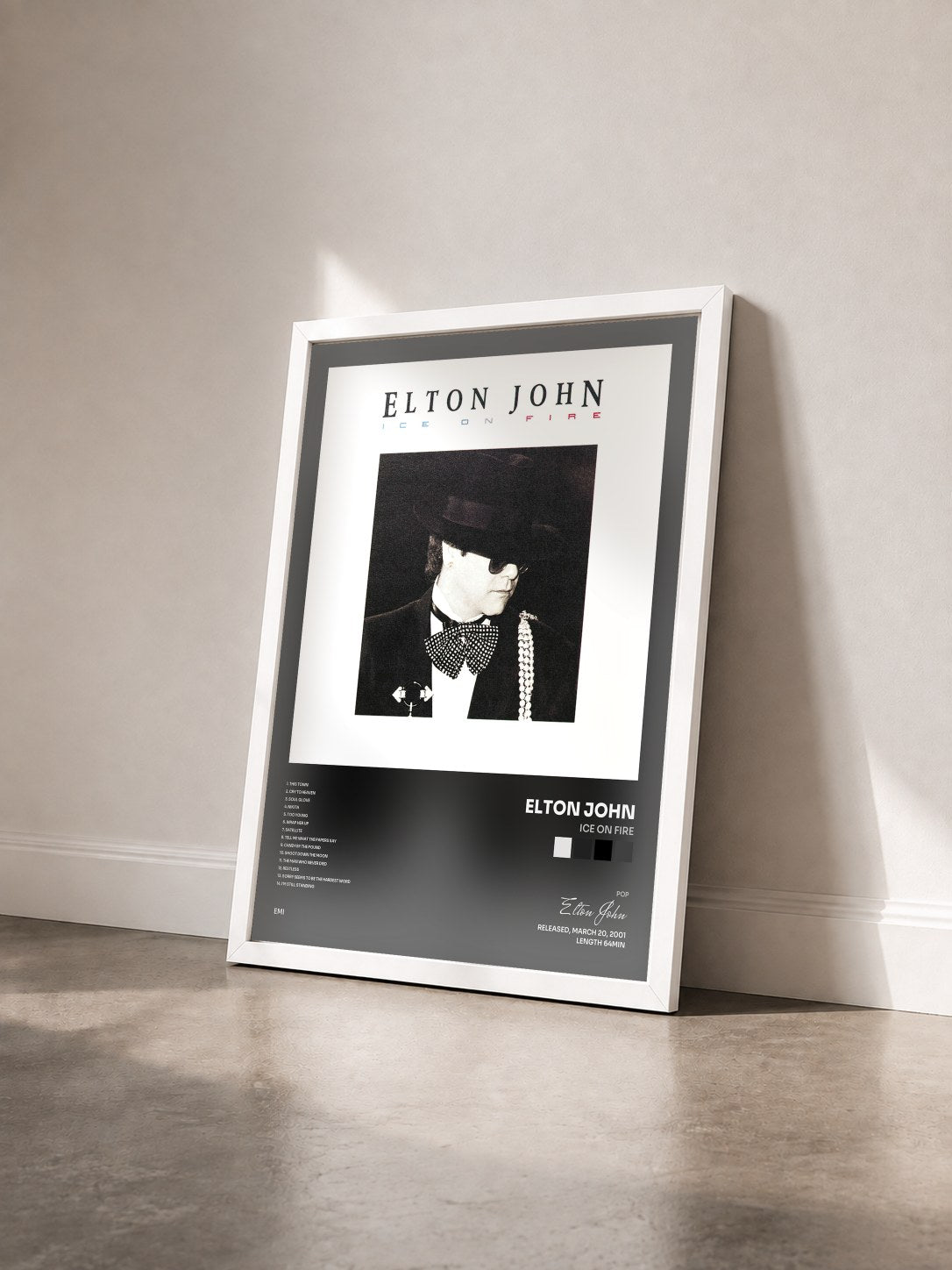 #blanc Tableau de l'album Ice On Fire de Elton John vu de trois quarts, cadre blanc