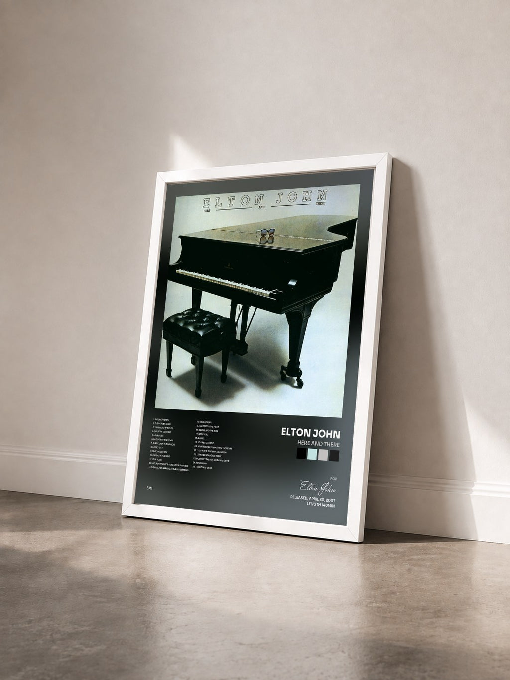 #blanc Tableau de l'album Here And There de Elton John vu de trois quarts, cadre blanc