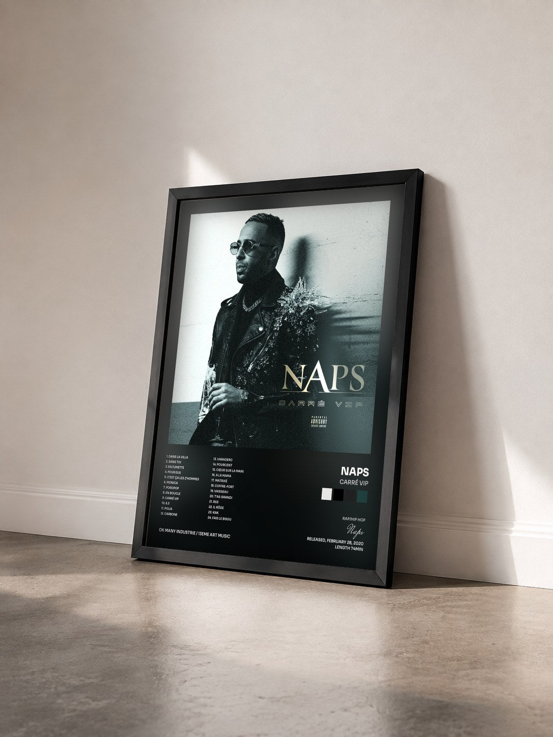 #noir Tableau de l'album Carré VIP de Naps vu de trois quarts, cadre noir