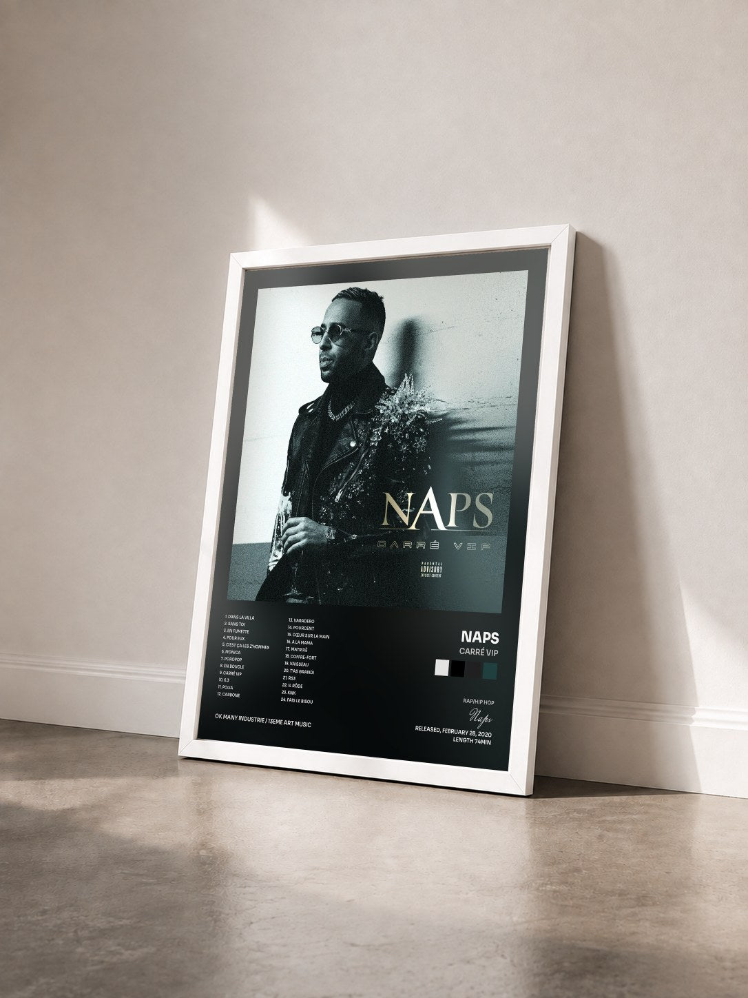#blanc Tableau de l'album Carré VIP de Naps vu de trois quarts, cadre blanc