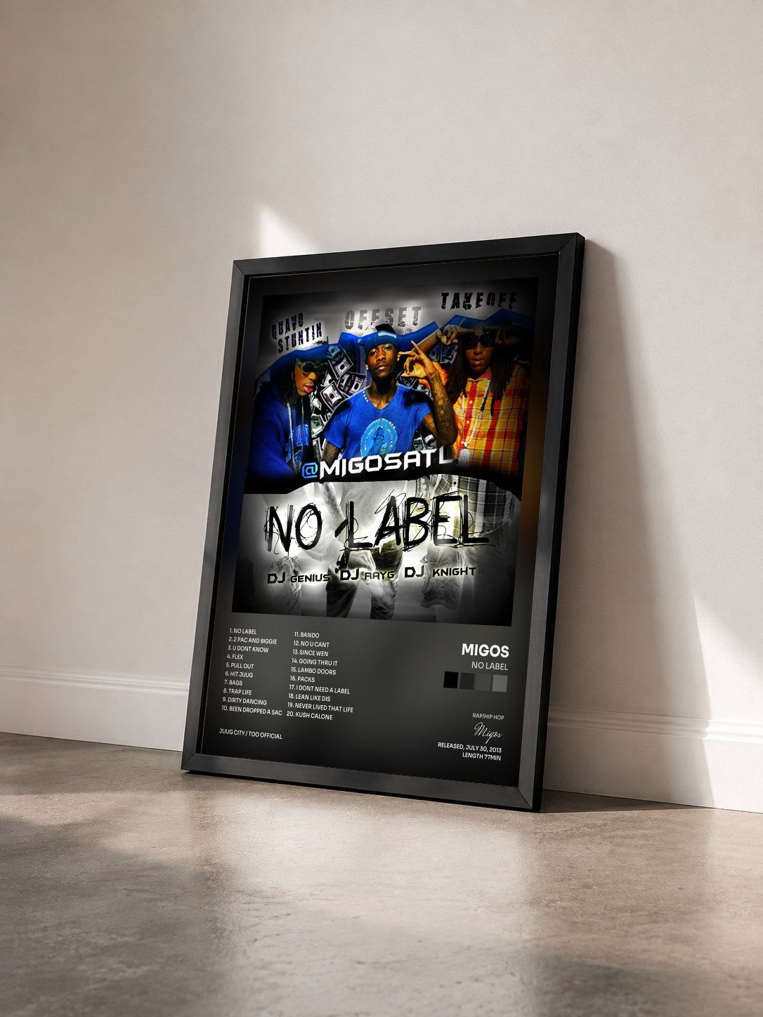 #noir Tableau de l'album No Label de Migos vu de trois quarts, cadre noir