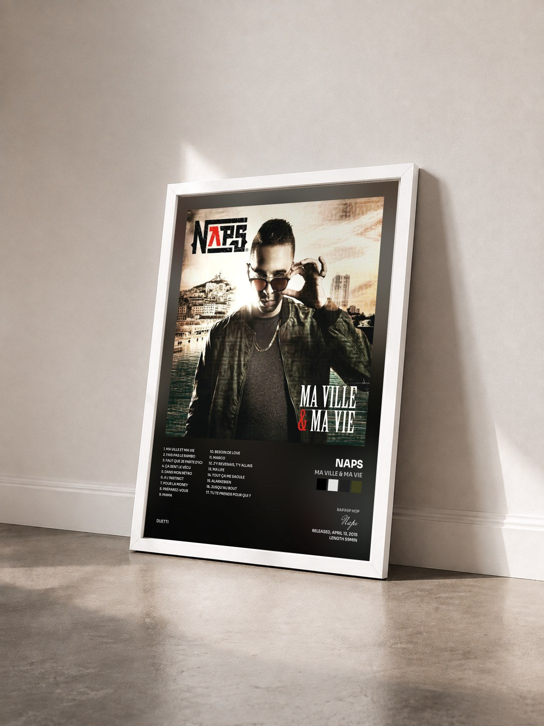#blanc Tableau de l'album Ma ville & ma vie de Naps vu de trois quarts, cadre blanc