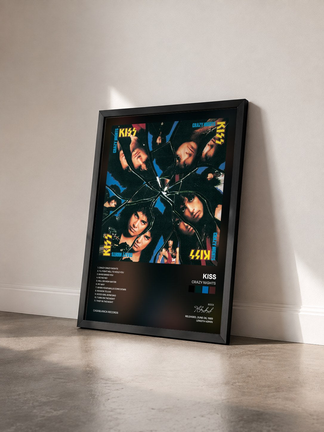 #noir Crazy Nights von KISS als gerahmter Kunstdruck von schräg gesehen, schwarzer Rahmen
