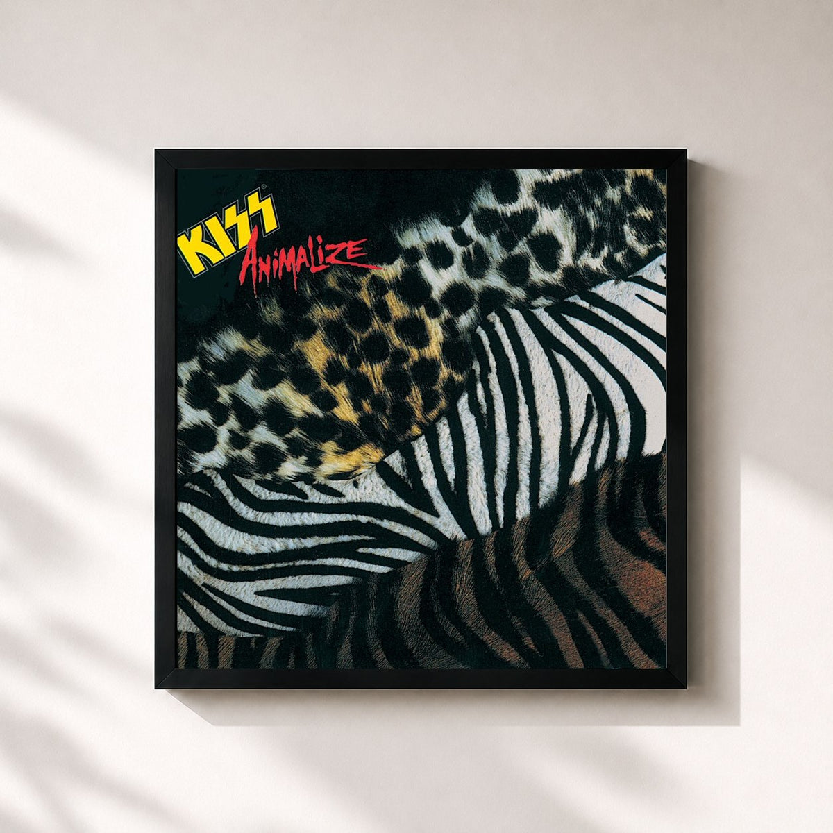 #noir Animalize von KISS als quadratischer Kunstdruck, schwarzer Rahmen 32x32 cm
