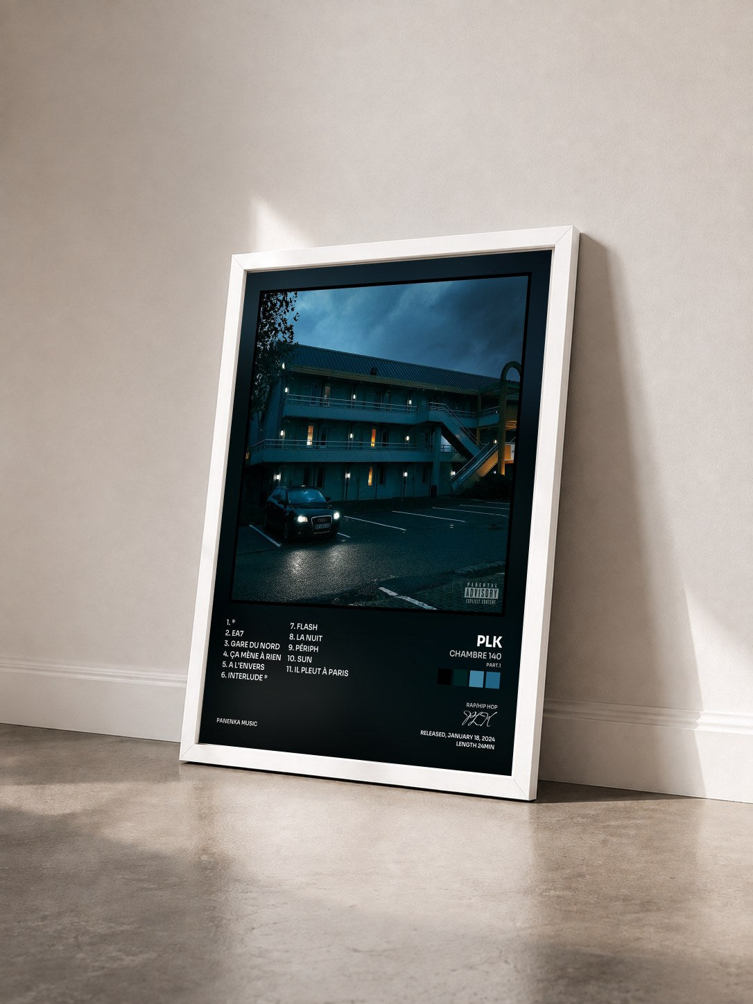 #blanc Tableau de l'album Chambre 140 (Part.1) de PLK vu de trois quarts, cadre blanc