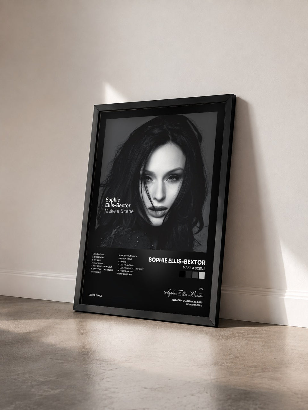 #noir Tableau de l'album Make a Scene de Sophie Ellis-Bextor vu de trois quarts, cadre noir