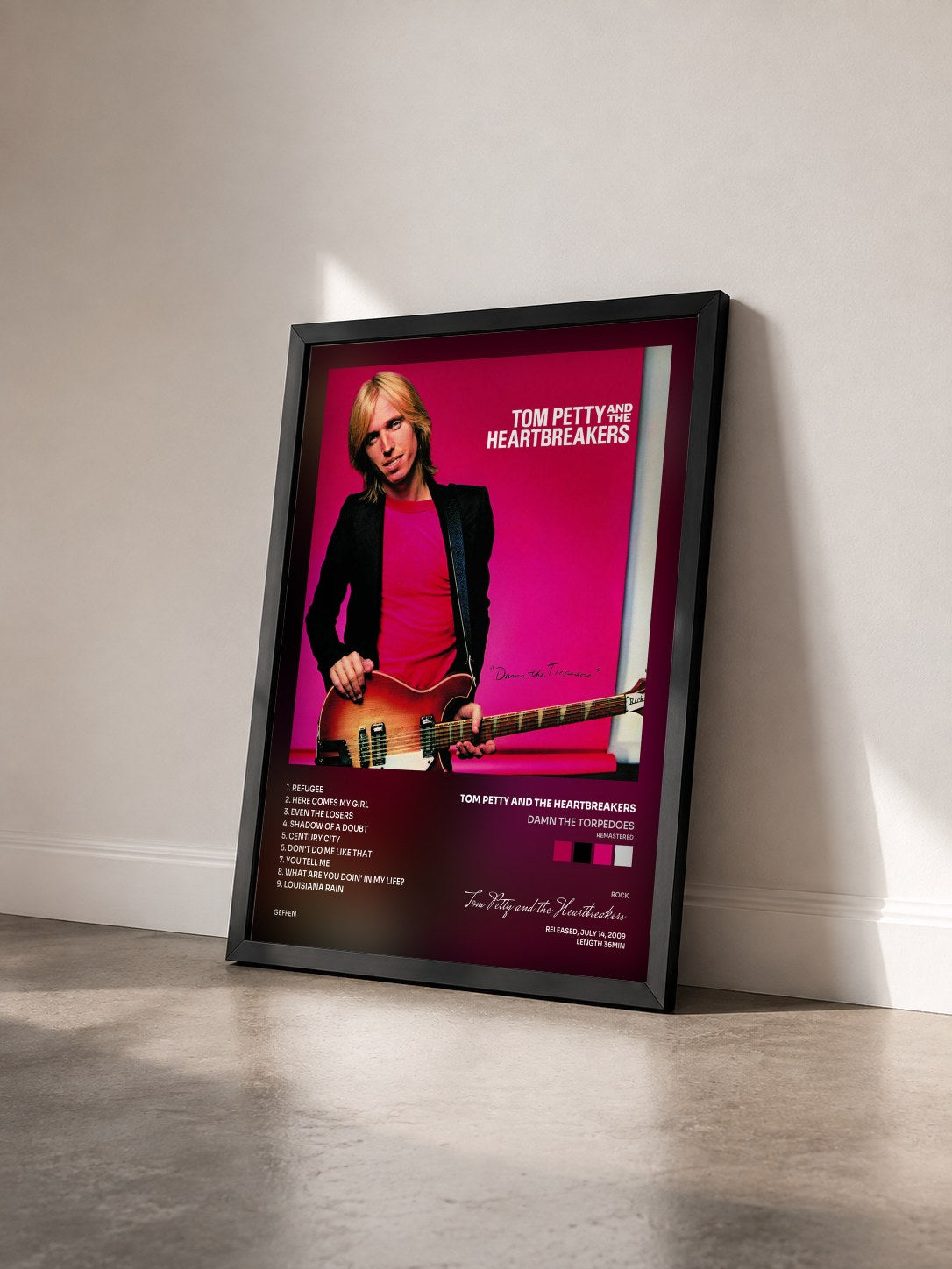 #noir Tableau de l'album Damn The Torpedoes (Remastered) de Tom Petty and the Heartbreakers vu de trois quarts, cadre noir