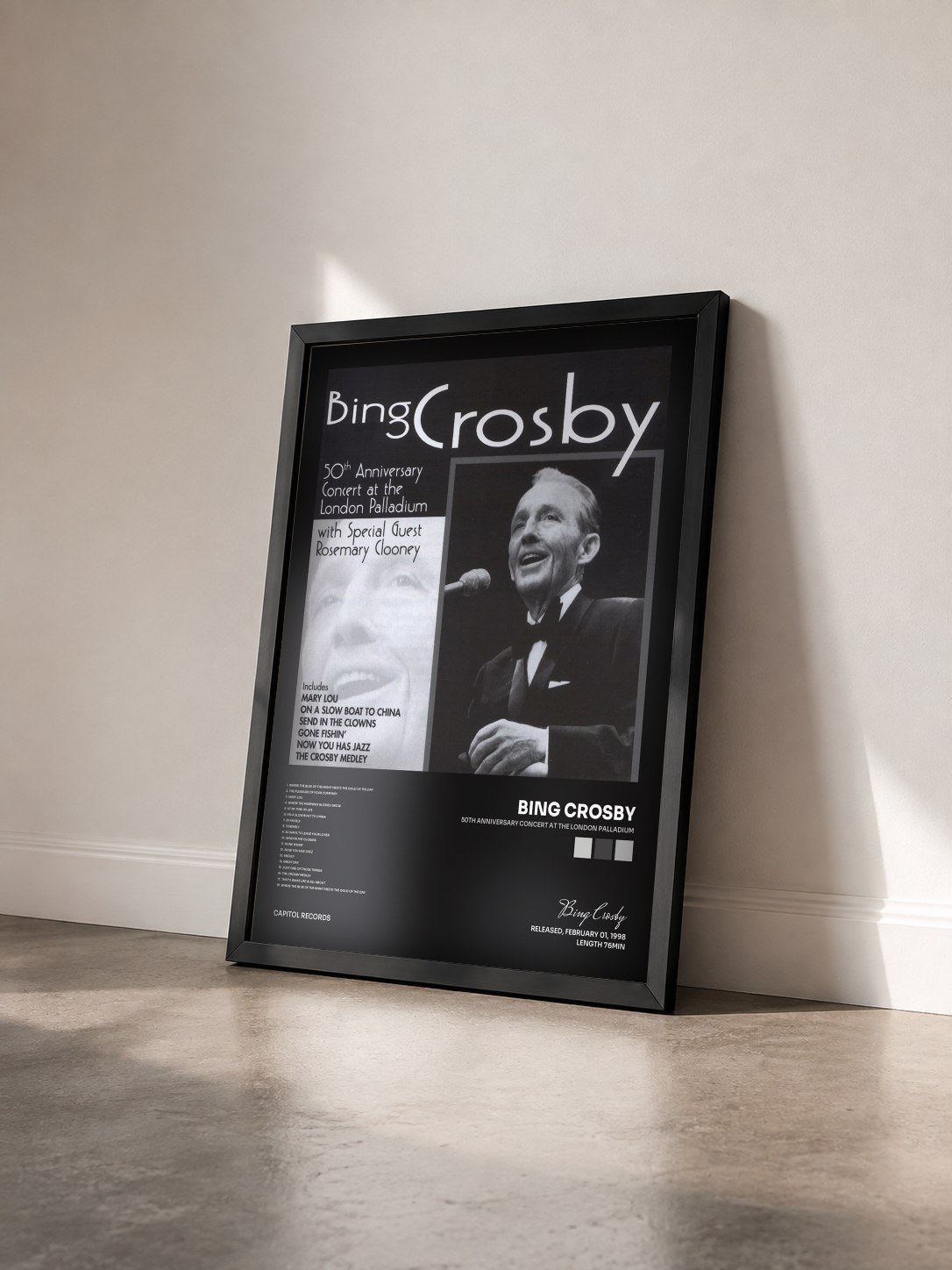 #noir Tableau de l'album 50th Anniversary Concert At The London Palladium de Bing Crosby vu de trois quarts, cadre noir