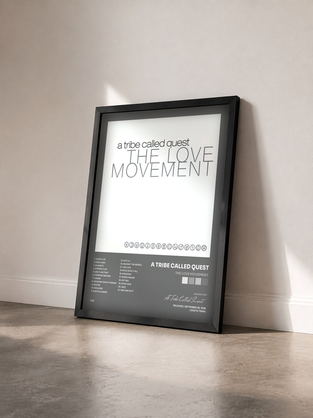 #noir Tableau de l'album The Love Movement de A Tribe Called Quest vu de trois quarts, cadre noir