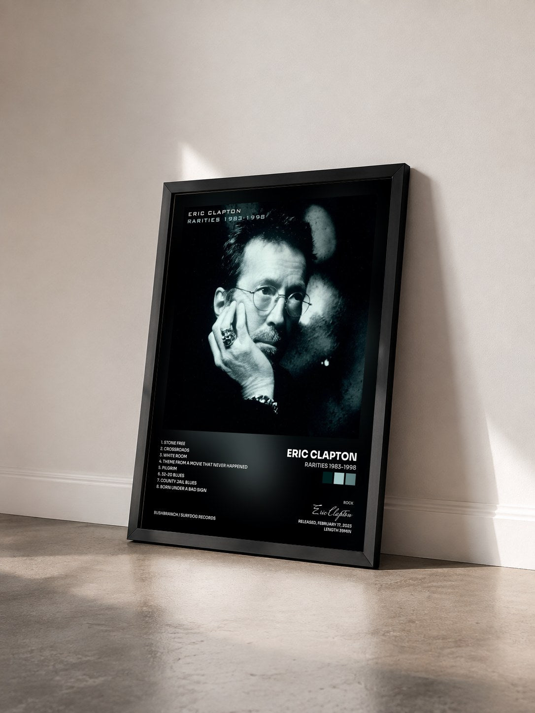 #noir Tableau de l'album Rarities 1983-1998 de Eric Clapton vu de trois quarts, cadre noir
