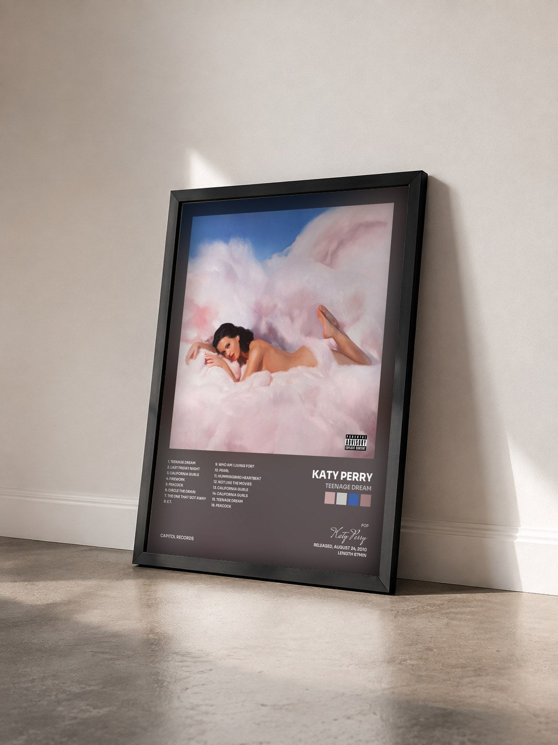 #noir Tableau de l'album Teenage Dream de Katy Perry vu de trois quarts, cadre noir