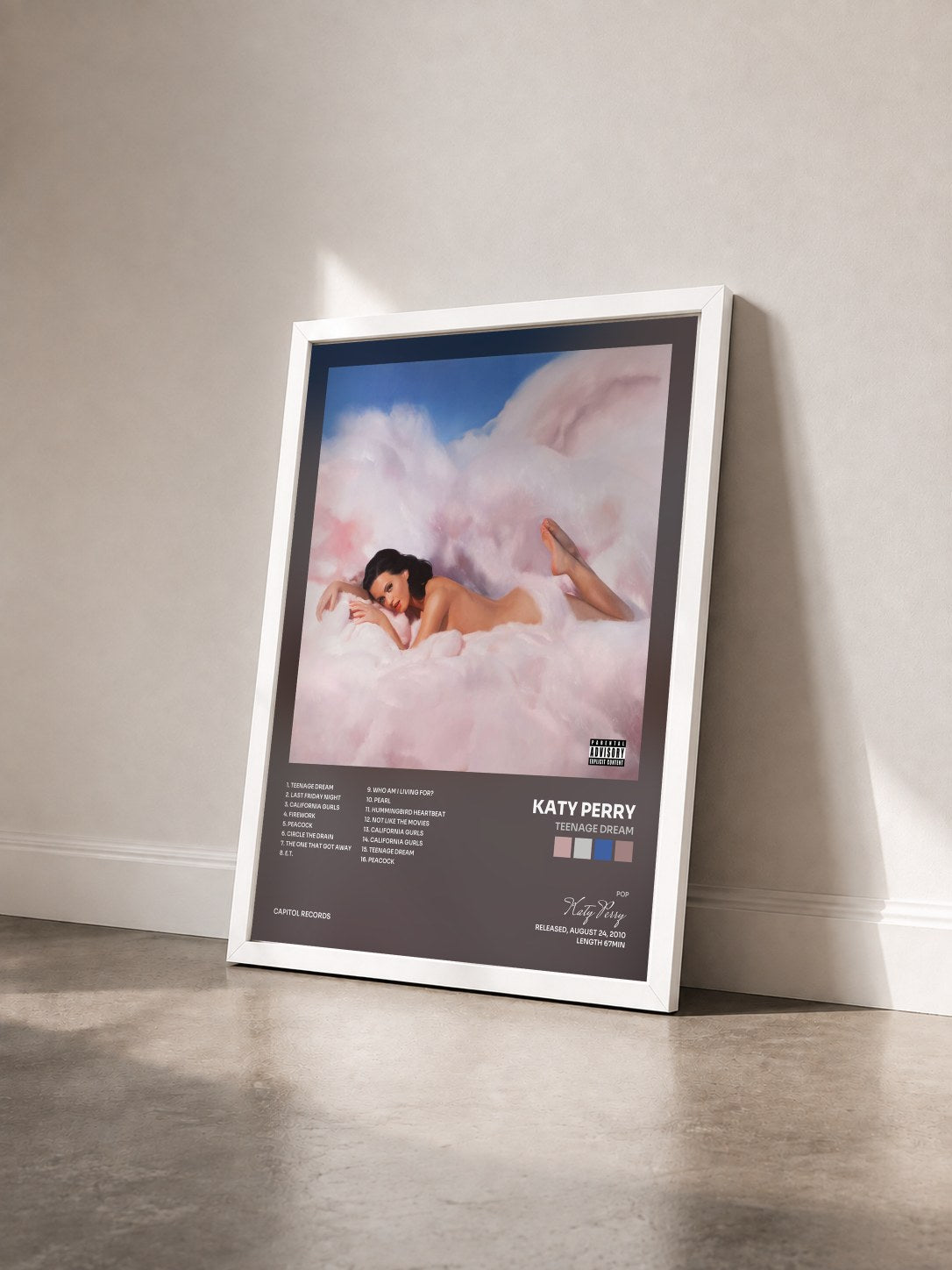 #blanc Tableau de l'album Teenage Dream de Katy Perry vu de trois quarts, cadre blanc