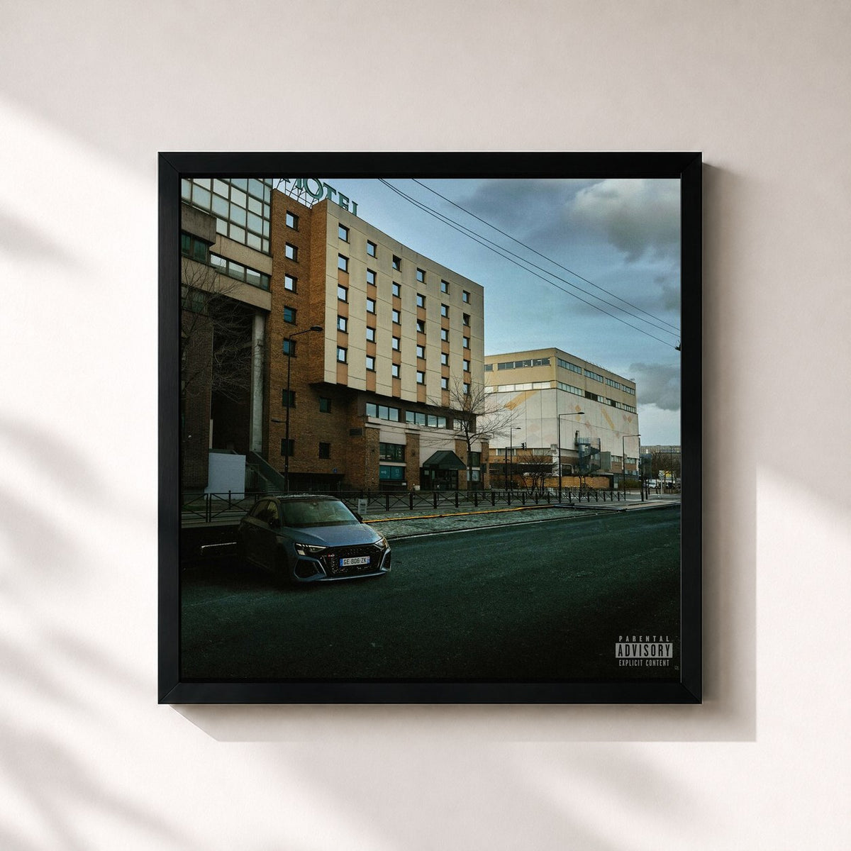 #noir Tableau carré de l'album Chambre 140 (Part.2) de PLK, cadre noir 32x32 cm