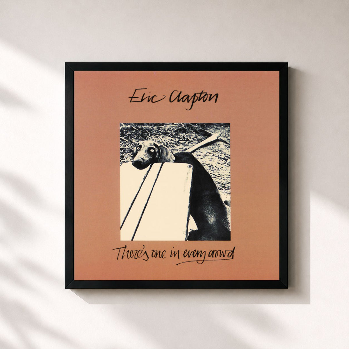 #noir Tableau carré de l'album There's One In Every Crowd de Eric Clapton, cadre noir 32x32 cm
