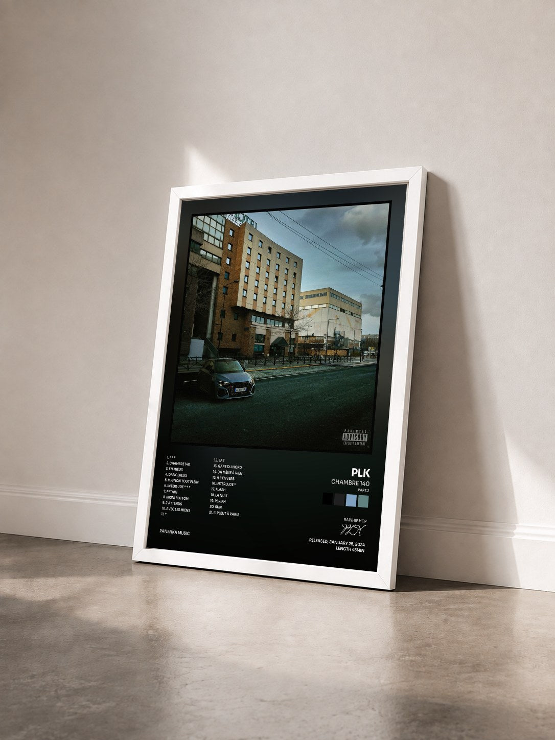 #blanc Tableau de l'album Chambre 140 (Part.2) de PLK vu de trois quarts, cadre blanc