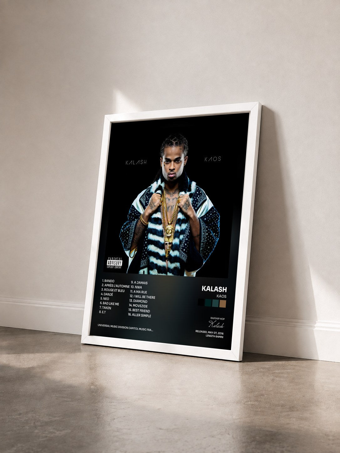 #blanc Tableau de l'album Kaos de Kalash vu de trois quarts, cadre blanc