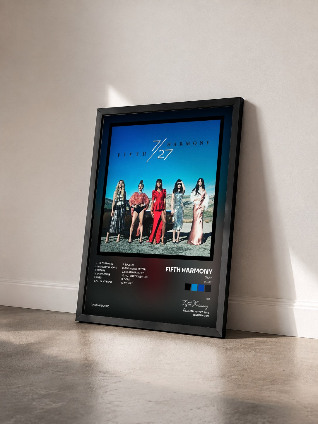 #noir Tableau de l'album 7/27 (Deluxe) de Fifth Harmony vu de trois quarts, cadre noir