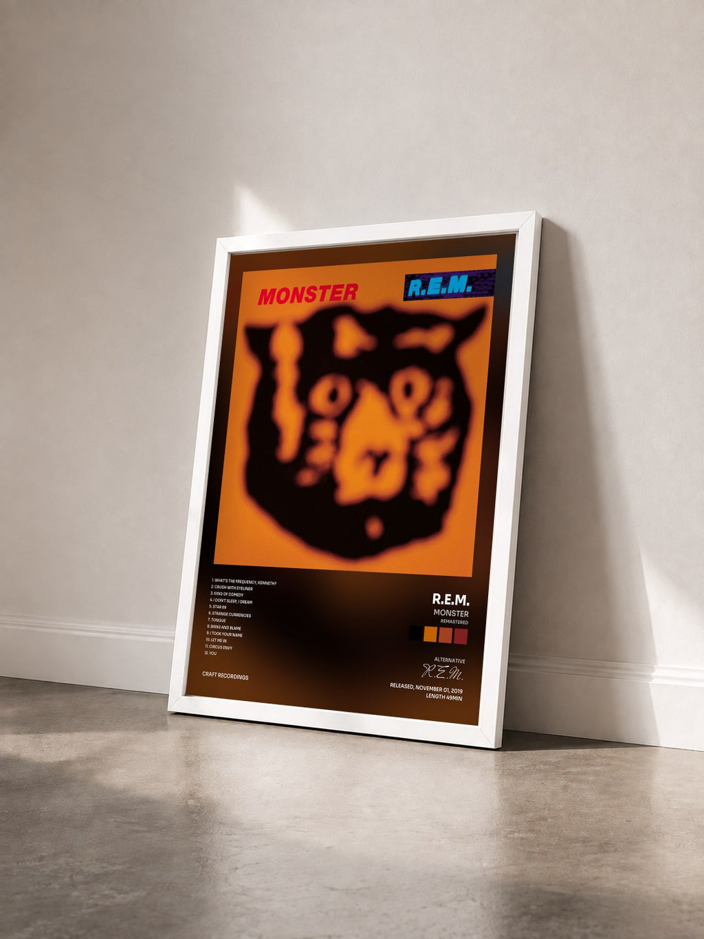 #blanc Tableau de l'album Monster (Remastered) de R.E.M. vu de trois quarts, cadre blanc