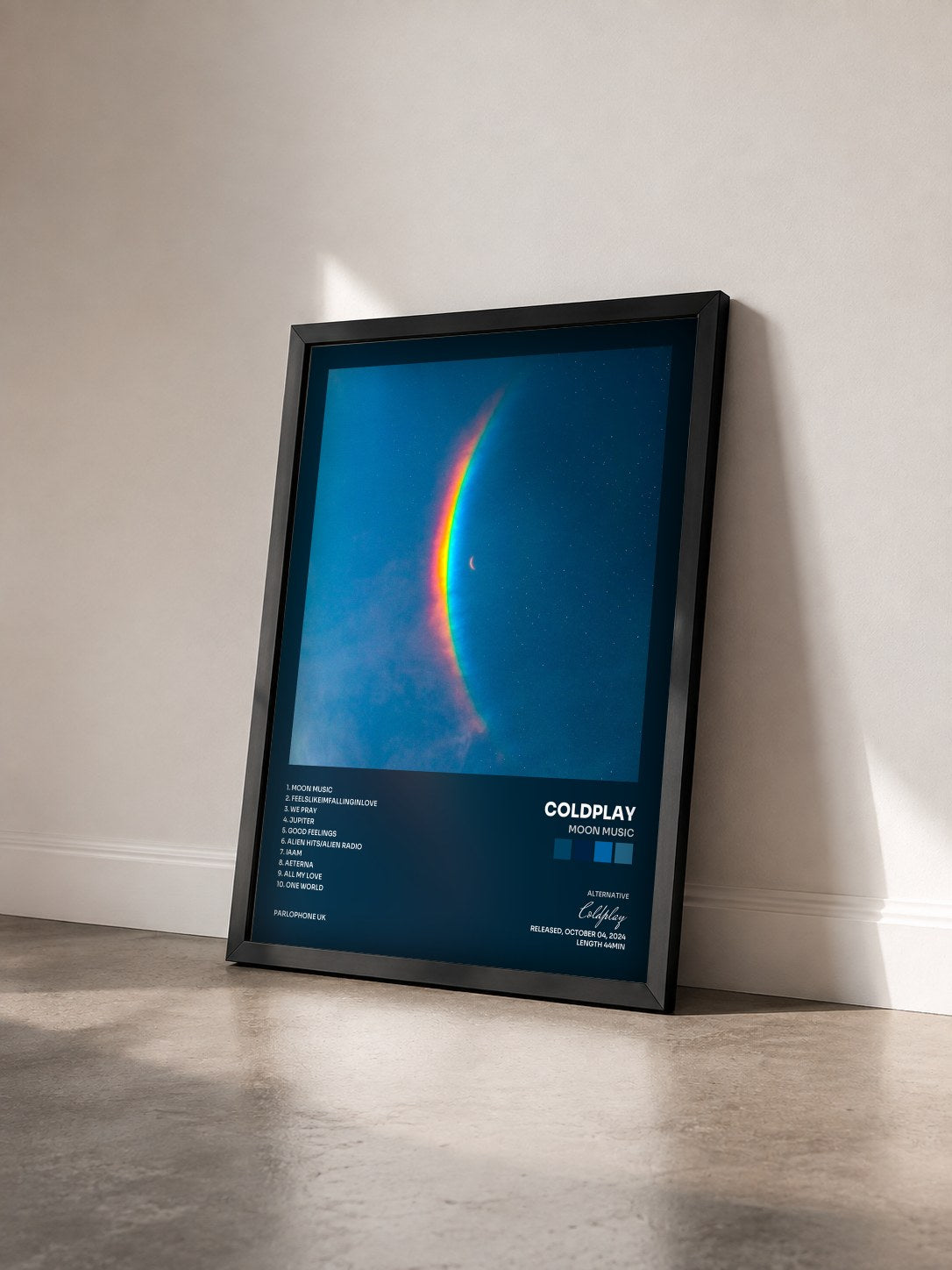 #noir Tableau de l'album Moon Music de Coldplay vu de trois quarts, cadre noir