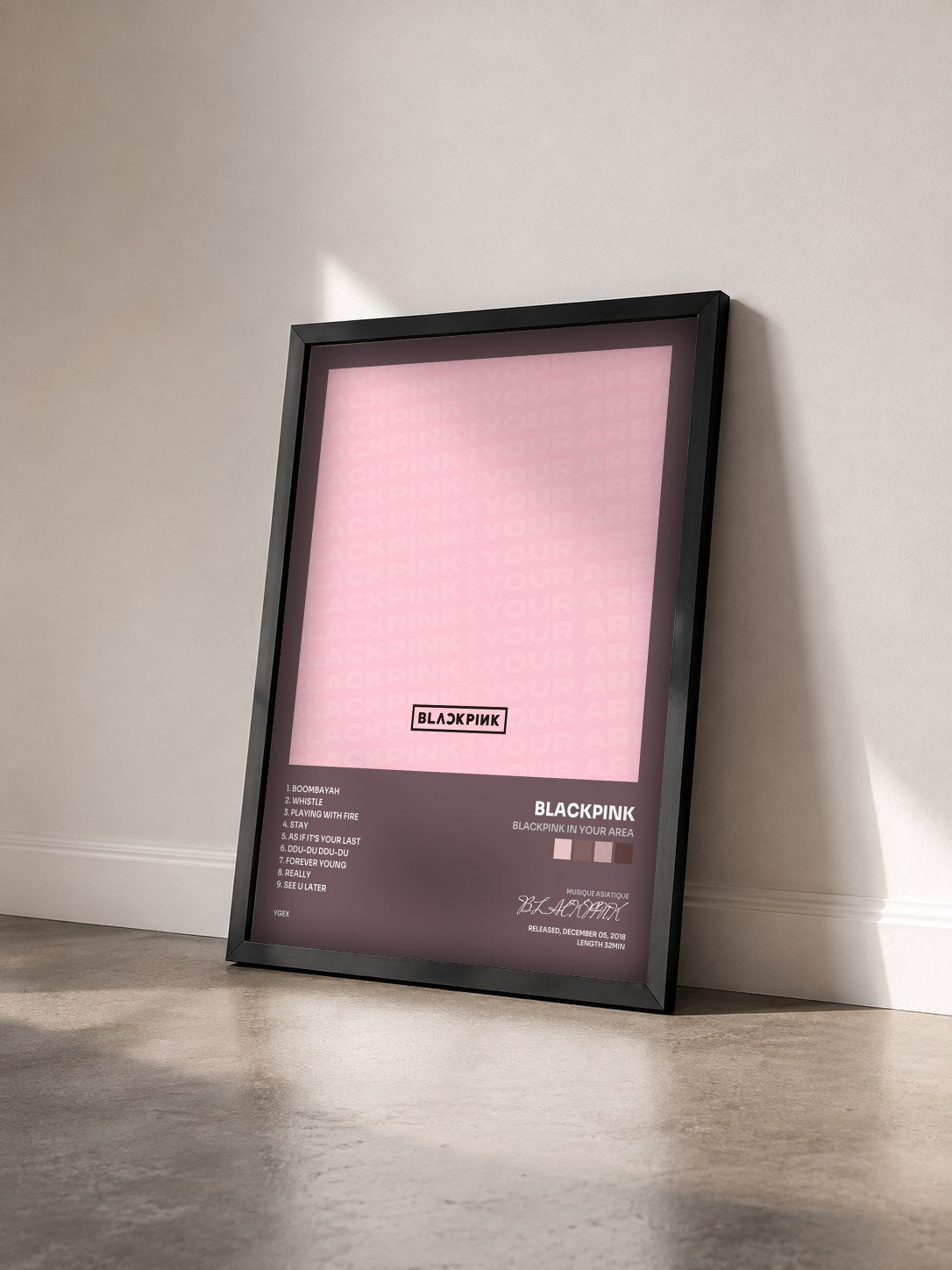 #noir Tableau de l'album BLACKPINK IN YOUR AREA de BLACKPINK vu de trois quarts, cadre noir