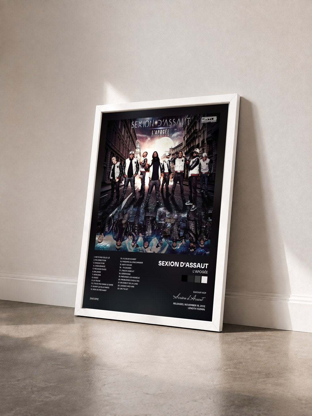 #blanc Tableau de l'album L'Apogée de Sexion d'Assaut vu de trois quarts, cadre blanc
