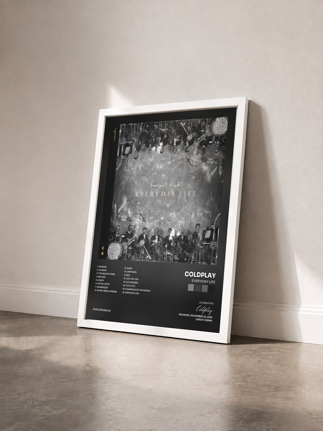 #blanc Tableau de l'album Everyday Life de Coldplay vu de trois quarts, cadre blanc