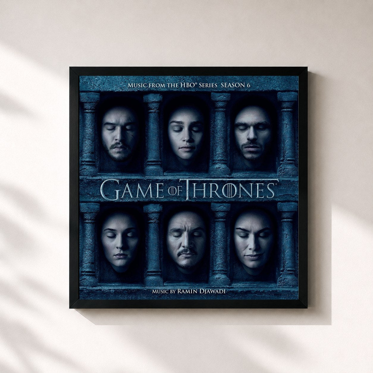 #noir Game of Thrones (Music from the HBO® Series - Season 6) de Ramin Djawadi en lámina cuadrada enmarcada, marco negro de 32x32 cm