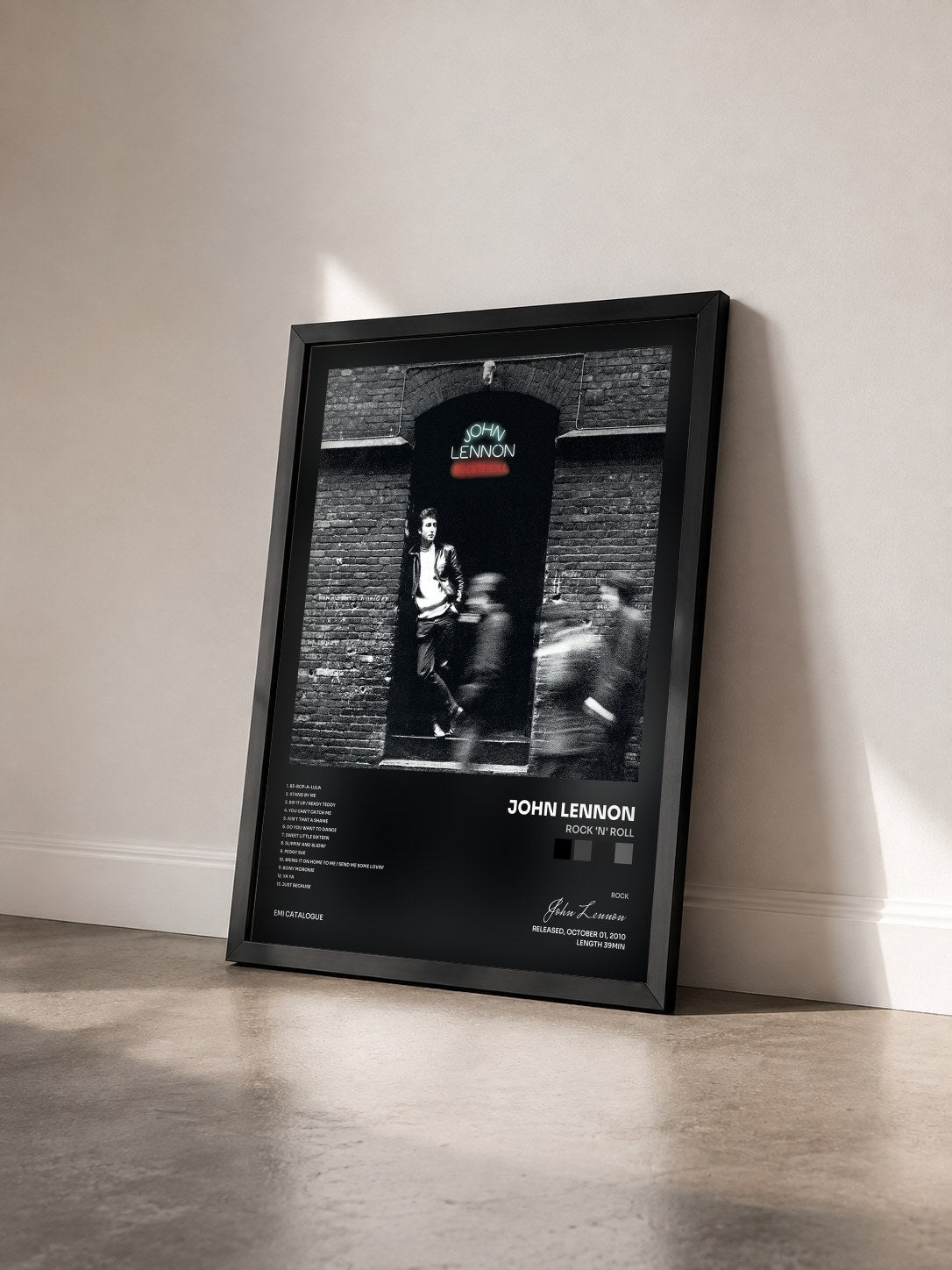 #noir Tableau de l'album Rock 'N' Roll de John Lennon vu de trois quarts, cadre noir